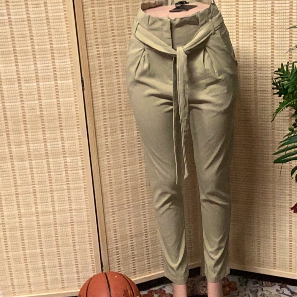HERA COLLECTION STRETCHY PANTS. NWT - Picture 4 of 11
